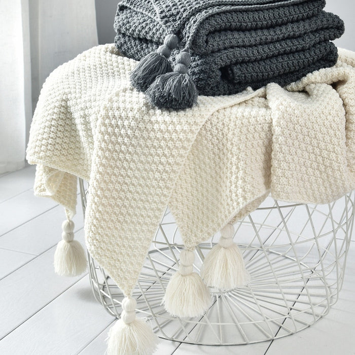 Thread Blanket with Tassel - Cozy Nursery